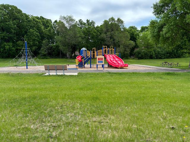 9039 Vickors Crossing, Brooklyn Park, MN 55443