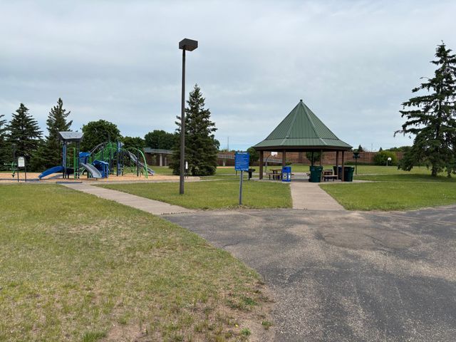 9039 Vickors Crossing, Brooklyn Park, MN 55443