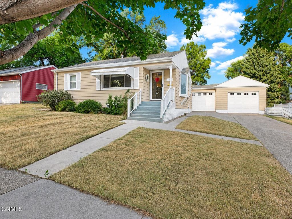 1715 6th Street N, Bismarck, ND 58501 photo 1