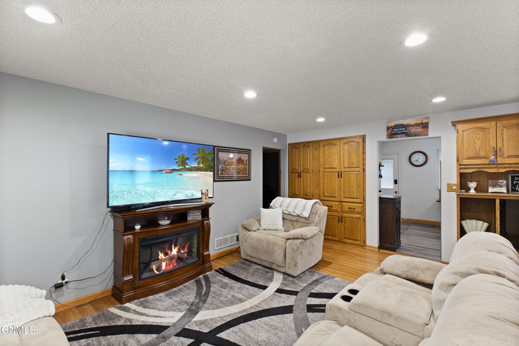 1715 6th Street N, Bismarck, ND 58501 photo 3
