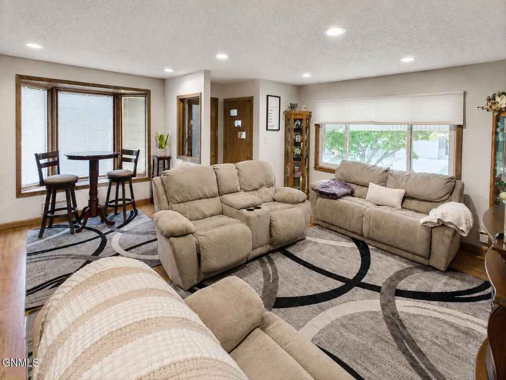 1715 6th Street N, Bismarck, ND 58501 photo 4