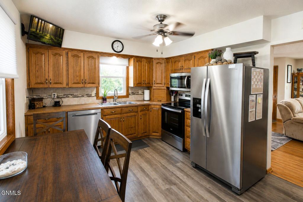 1715 6th Street N, Bismarck, ND 58501 photo 5