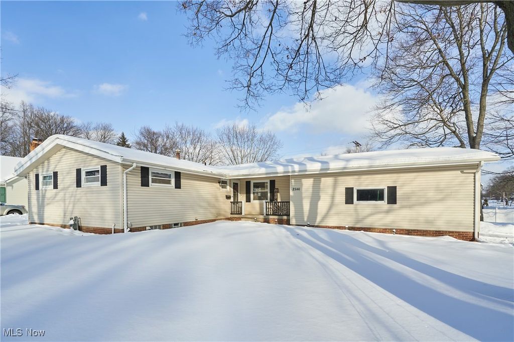 2580 Crestview Avenue, Alliance, OH 44601