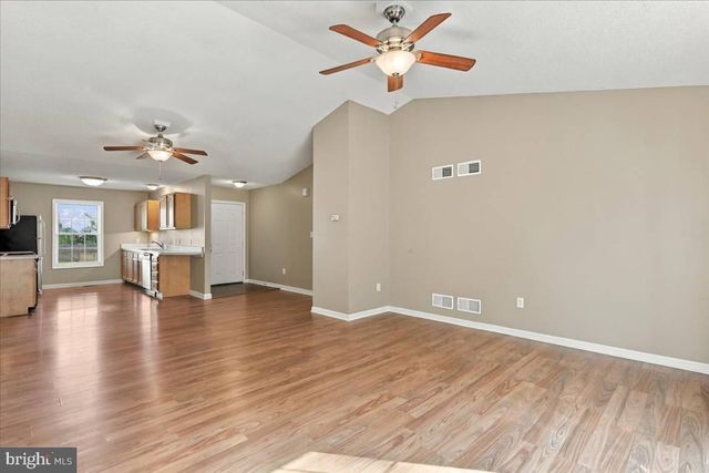 366 CLOSE DR, Martinsburg, WV 25404
