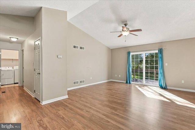 366 CLOSE DR, Martinsburg, WV 25404