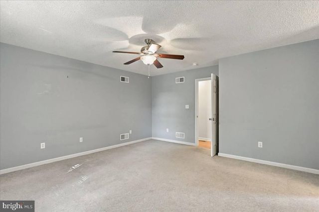 366 CLOSE DR, Martinsburg, WV 25404