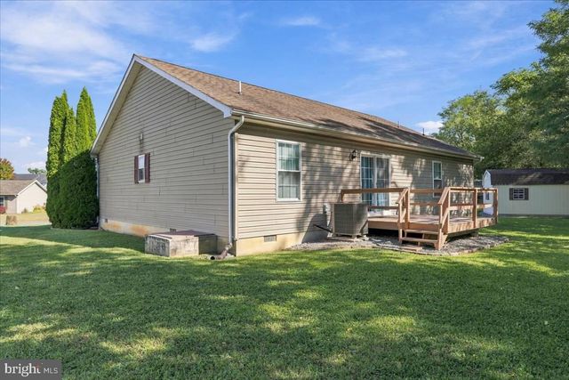 366 CLOSE DR, Martinsburg, WV 25404