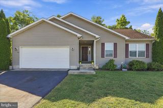 366 CLOSE DR, Martinsburg, WV 25404