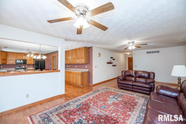 2229 MICHELLE Court, Bartonville, IL 61607