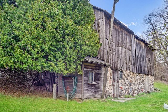 6909 Townline ROAD, West Bend, WI 53090