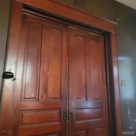 1220 Main Street, Alton, IL 62002