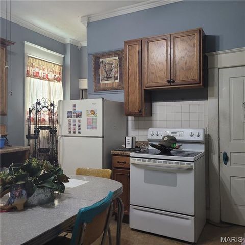 1220 Main Street, Alton, IL 62002