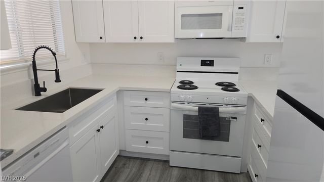 2373 Cardiff Lane B, Las Vegas, NV 89108