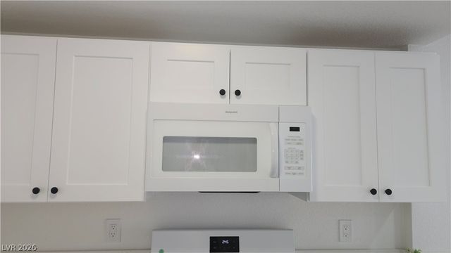 2373 Cardiff Lane B, Las Vegas, NV 89108