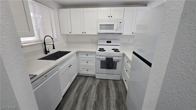 2373 Cardiff Lane B, Las Vegas, NV 89108