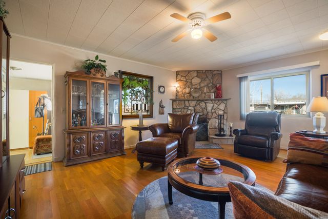 316 Homeland Road NW, Albuquerque, NM 87114