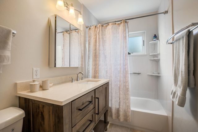 316 Homeland Road NW, Albuquerque, NM 87114