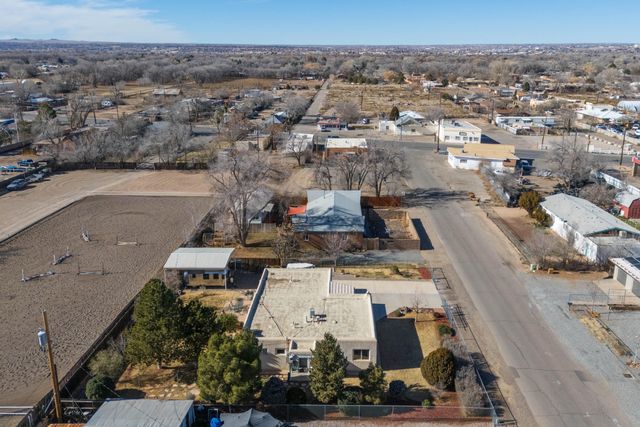 316 Homeland Road NW, Albuquerque, NM 87114