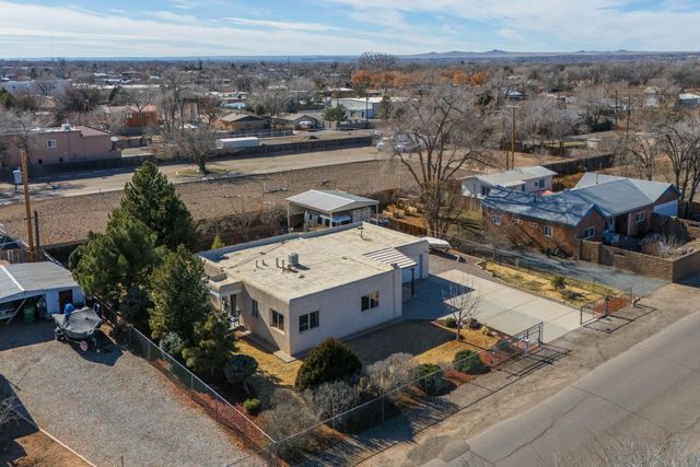 316 Homeland Road NW, Albuquerque, NM 87114