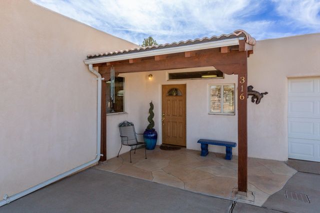 316 Homeland Road NW, Albuquerque, NM 87114