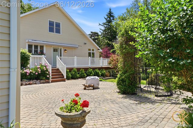 1293 Burns Road, Milford Charter Township, MI 48381