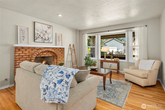 22015 SE 244th Place, Maple Valley, WA 98038