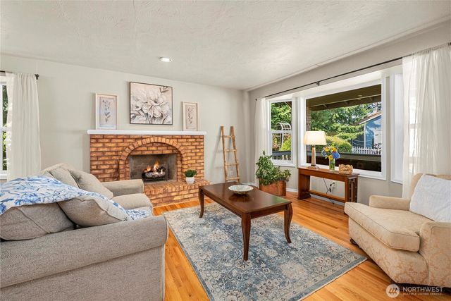 22015 SE 244th Place, Maple Valley, WA 98038