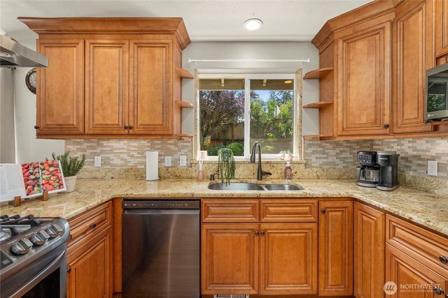 22015 SE 244th Place, Maple Valley, WA 98038