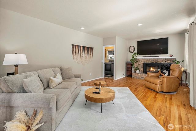 22015 SE 244th Place, Maple Valley, WA 98038