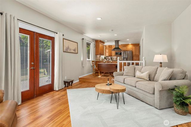 22015 SE 244th Place, Maple Valley, WA 98038