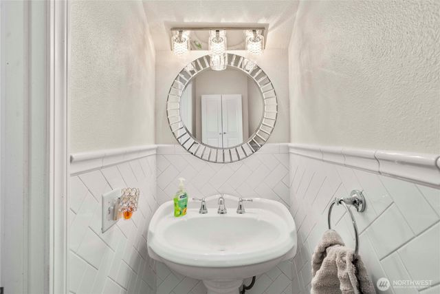 22015 SE 244th Place, Maple Valley, WA 98038