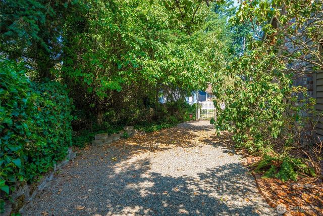 22015 SE 244th Place, Maple Valley, WA 98038