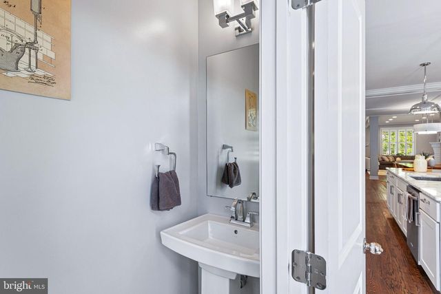 1322 QUINCY ST NW, Washington, DC 20011