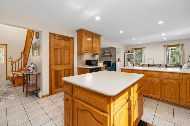 10 Oak Hill Road, Scituate, RI 02831