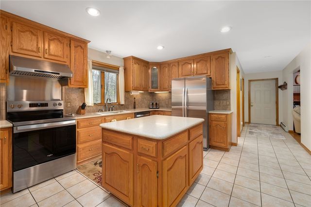 10 Oak Hill Road, Scituate, RI 02831