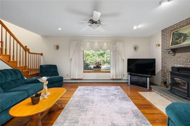 10 Oak Hill Road, Scituate, RI 02831