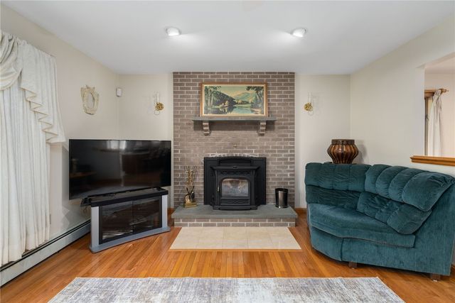 10 Oak Hill Road, Scituate, RI 02831
