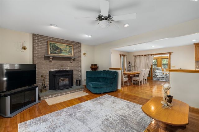 10 Oak Hill Road, Scituate, RI 02831