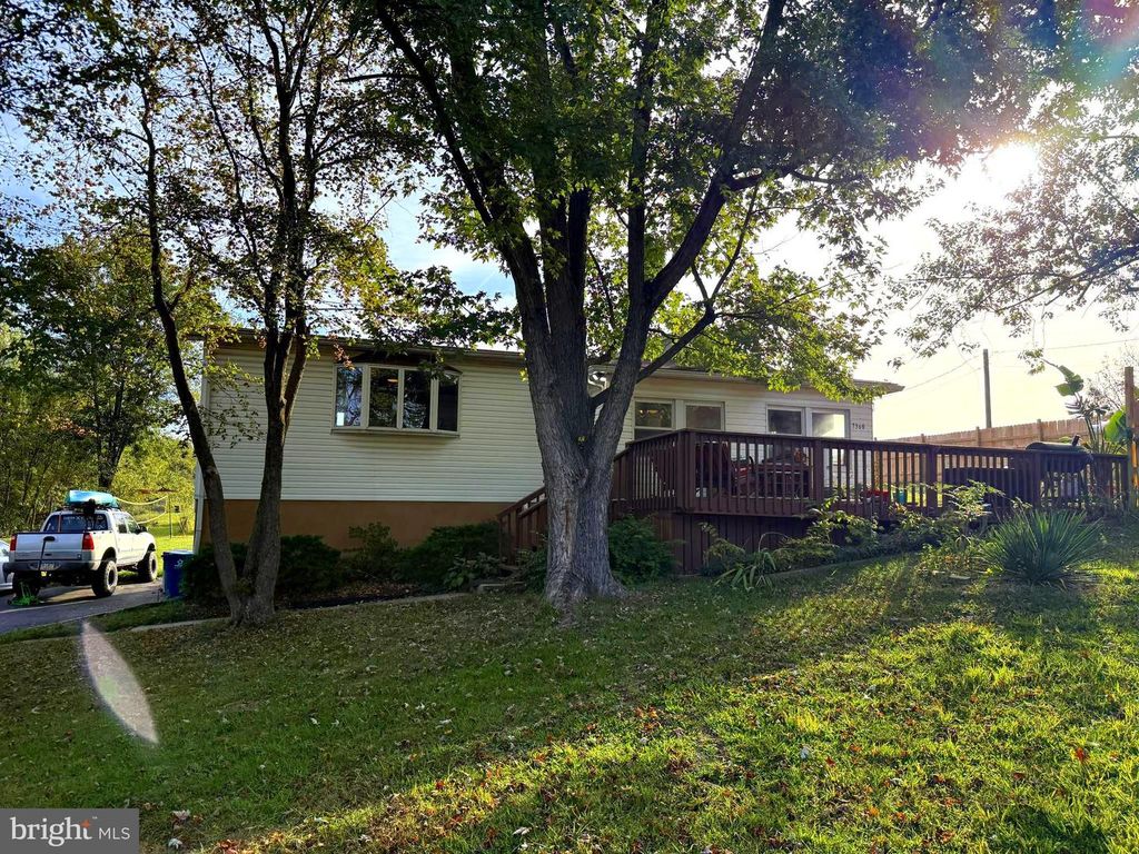 7360 MANOR DR, Harrisburg, PA 17112