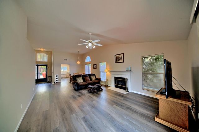 1007 Lourence Dr, Tracy, CA 95376