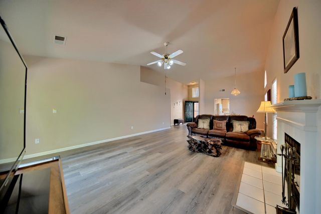 1007 Lourence Dr, Tracy, CA 95376