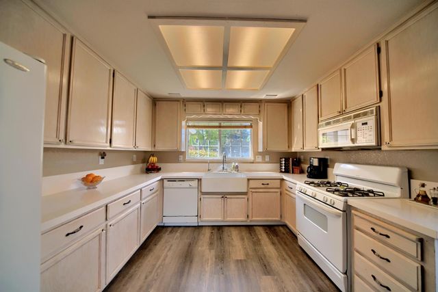 1007 Lourence Dr, Tracy, CA 95376