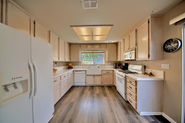 1007 Lourence Dr, Tracy, CA 95376