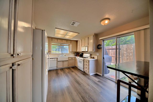 1007 Lourence Dr, Tracy, CA 95376