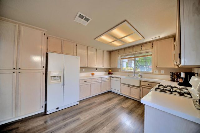 1007 Lourence Dr, Tracy, CA 95376