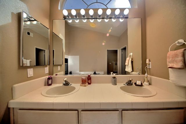 1007 Lourence Dr, Tracy, CA 95376