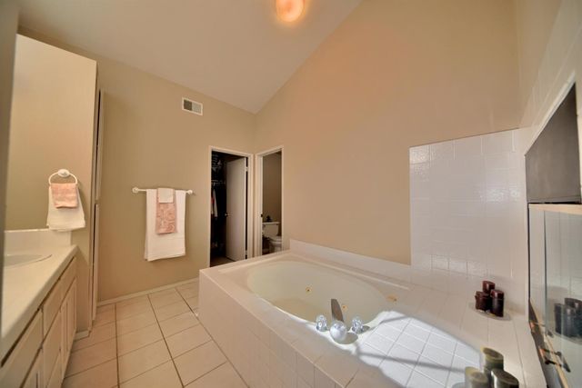 1007 Lourence Dr, Tracy, CA 95376