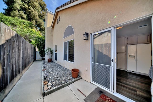 1007 Lourence Dr, Tracy, CA 95376