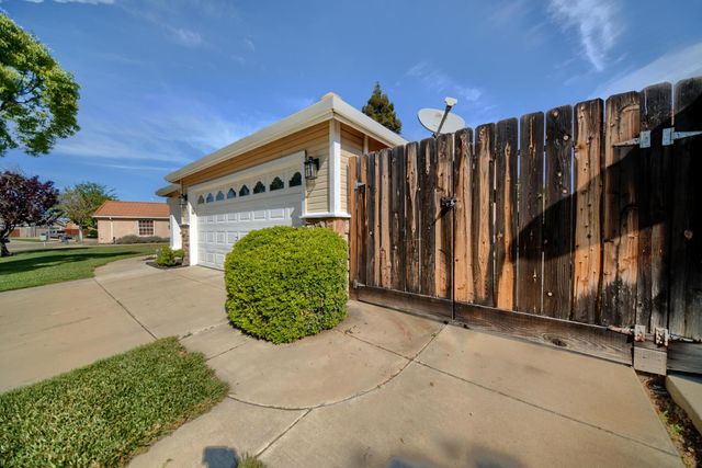 1007 Lourence Dr, Tracy, CA 95376