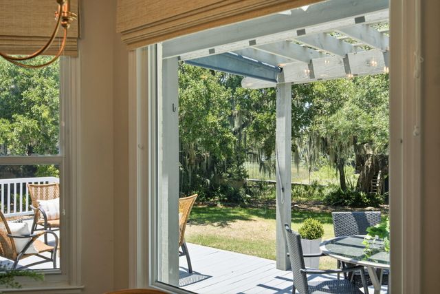 710 Creekside Drive, Mount Pleasant, SC 29464